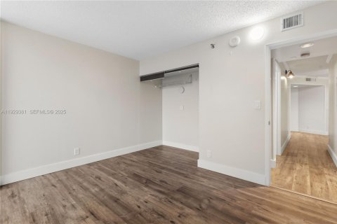 Condominio en venta en Aventura, Florida, 2 dormitorios, 109.72 m2 № 1987765 - foto 17