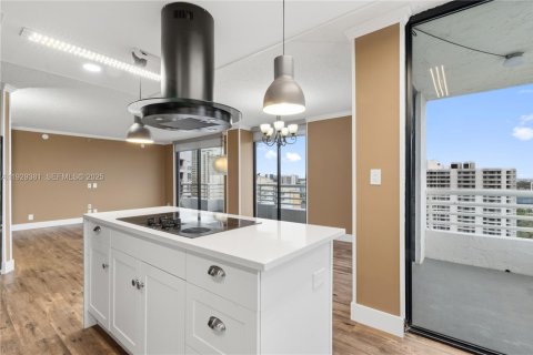 Condominio en venta en Aventura, Florida, 2 dormitorios, 109.72 m2 № 1987765 - foto 7