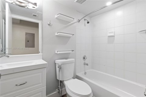 Condominio en venta en Aventura, Florida, 2 dormitorios, 109.72 m2 № 1987765 - foto 18