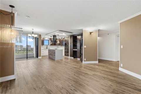 Condominio en venta en Aventura, Florida, 2 dormitorios, 109.72 m2 № 1987765 - foto 2