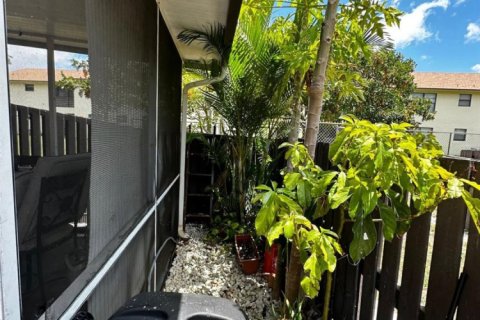 Copropriété à vendre à West Palm Beach, Floride: 2 chambres, 91.6 m2 № 1230216 - photo 1