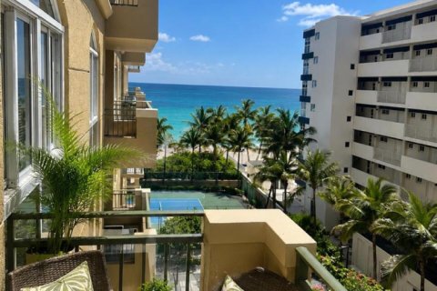 Condominio en Hallandale Beach, Florida, 2 dormitorios № 2191466