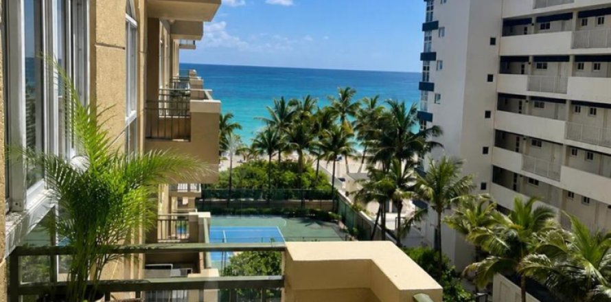 Condominio en Hallandale Beach, Florida, 2 dormitorios № 2191466