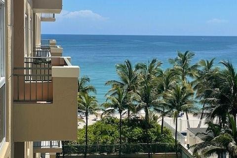 Condominio en venta en Hallandale Beach, Florida, 2 dormitorios, 104.98 m2 № 2191466 - foto 2