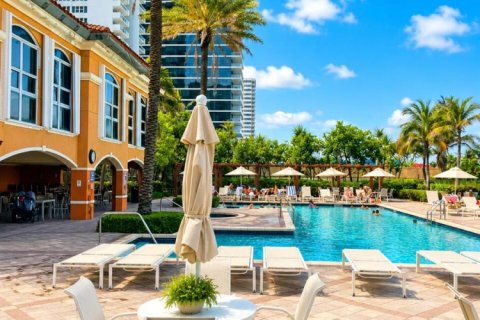 Condominio en venta en Hallandale Beach, Florida, 2 dormitorios, 104.98 m2 № 2191466 - foto 3