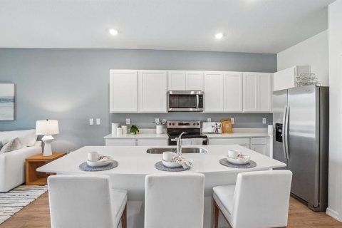 Townhouse in Tampa, Florida 3 bedrooms, 155.43 sq.m. № 2224307 - photo 11