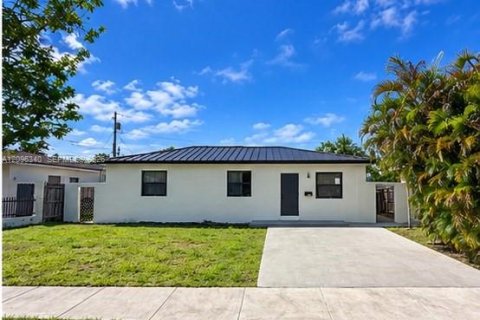 Villa ou maison à Miami, Floride 3 chambres, 116.13 m2 № 2390152
