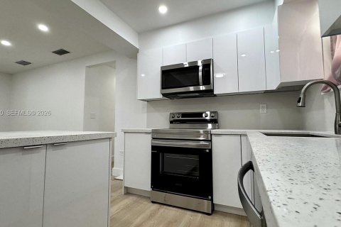 Villa ou maison à louer à Miami, Floride: 3 chambres, 116.13 m2 № 2390152 - photo 8
