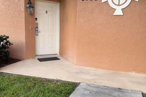 Immobilier commercial à louer à Port St. Lucie, Floride: 3 pièces, 41.81 m2 № 2432270 - photo 8