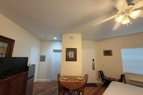 Immobilier commercial à Port St. Lucie, Floride 3 pièces, 41.81 m2 № 2432270