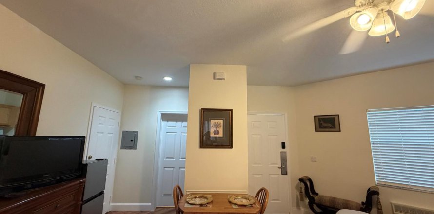 Immobilier commercial à Port St. Lucie, Floride 3 pièces, 41.81 m2 № 2432270