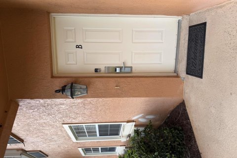 Immobilier commercial à louer à Port St. Lucie, Floride: 3 pièces, 41.81 m2 № 2432270 - photo 9