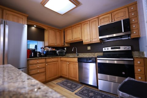 Condo in Margate, Florida, 2 bedrooms № 2247134 - photo 4