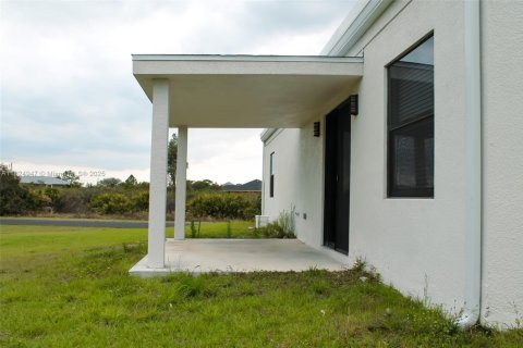 Villa ou maison à louer à Lehigh Acres, Floride: 3 chambres, 125.79 m2 № 1790554 - photo 21