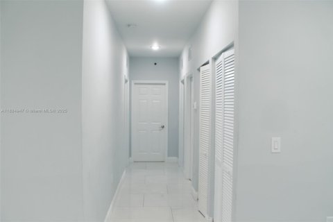 Villa ou maison à louer à Lehigh Acres, Floride: 3 chambres, 125.79 m2 № 1790554 - photo 8