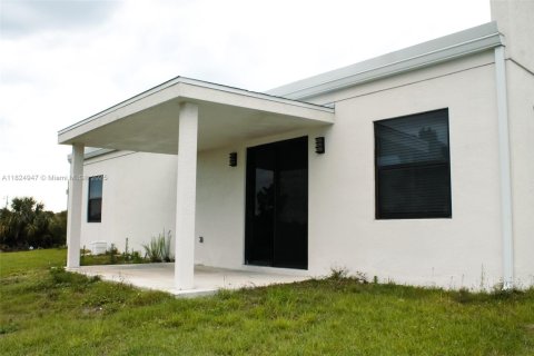 Villa ou maison à louer à Lehigh Acres, Floride: 3 chambres, 125.79 m2 № 1790554 - photo 22