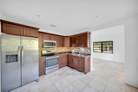 Immobilier commercial à vendre à Miami, Floride: 73.58 m2 № 2058919 - photo 12