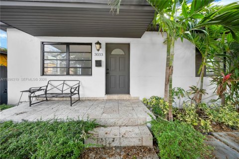 Immobilier commercial à vendre à Miami, Floride: 73.58 m2 № 2058919 - photo 5