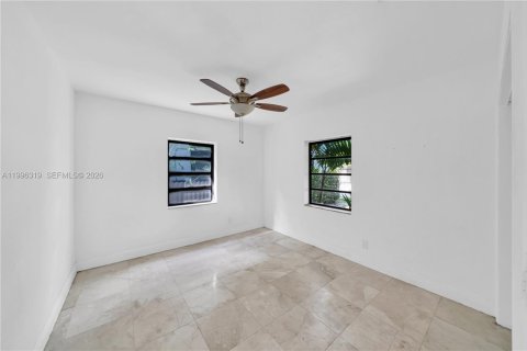 Immobilier commercial à vendre à Miami, Floride: 73.58 m2 № 2058919 - photo 13
