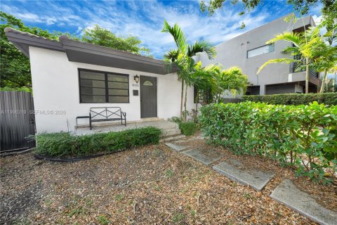 Immobilier commercial à vendre à Miami, Floride: 73.58 m2 № 2058919 - photo 4