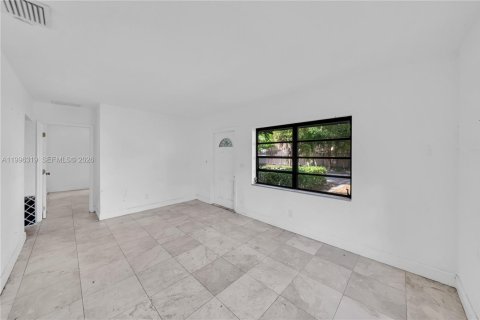 Immobilier commercial à vendre à Miami, Floride: 73.58 m2 № 2058919 - photo 9