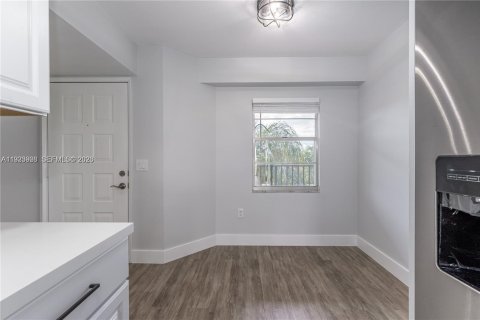 Купить кондоминиум в Пемброк-Пайнс, Флорида 2 спальни, 97.73м2, № 1982333 - фото 14