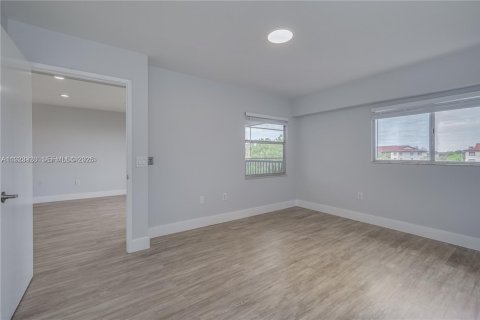 Condominio en venta en Pembroke Pines, Florida, 2 dormitorios, 97.73 m2 № 1982333 - foto 7