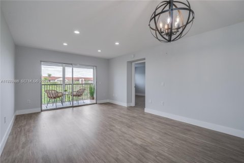 Купить кондоминиум в Пемброк-Пайнс, Флорида 2 спальни, 97.73м2, № 1982333 - фото 17