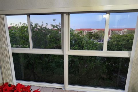 Condominio en venta en Pembroke Pines, Florida, 2 dormitorios, 97.73 m2 № 1982333 - foto 10