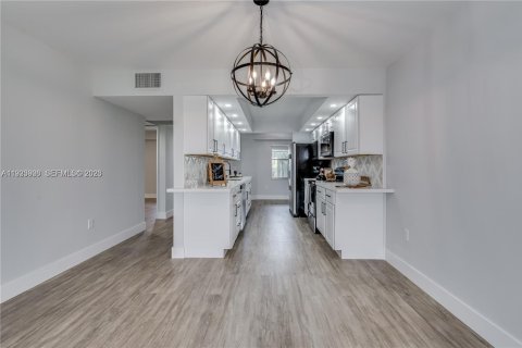 Купить кондоминиум в Пемброк-Пайнс, Флорида 2 спальни, 97.73м2, № 1982333 - фото 16