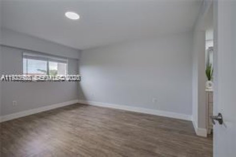 Купить кондоминиум в Пемброк-Пайнс, Флорида 2 спальни, 97.73м2, № 1982333 - фото 18