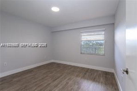 Купить кондоминиум в Пемброк-Пайнс, Флорида 2 спальни, 97.73м2, № 1982333 - фото 11