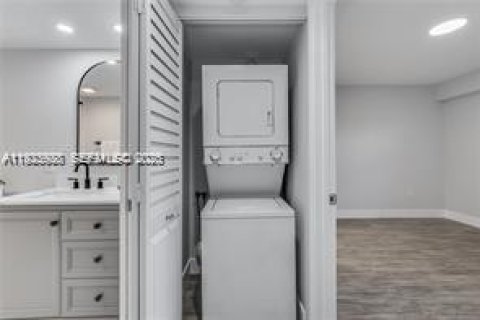 Купить кондоминиум в Пемброк-Пайнс, Флорида 2 спальни, 97.73м2, № 1982333 - фото 13