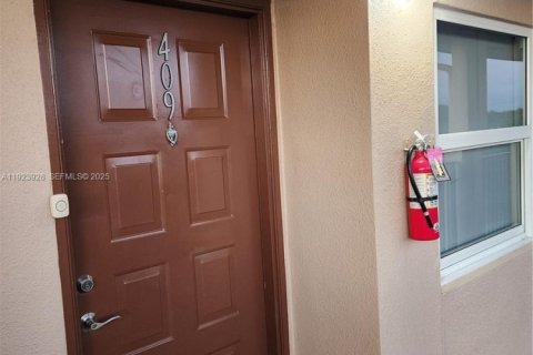 Condominio en venta en Pembroke Pines, Florida, 2 dormitorios, 97.73 m2 № 1982333 - foto 2