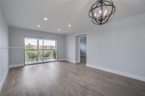 Condominio en venta en Pembroke Pines, Florida, 2 dormitorios, 97.73 m2 № 1982333 - foto 6