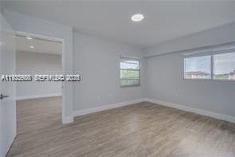 Купить кондоминиум в Пемброк-Пайнс, Флорида 2 спальни, 97.73м2, № 1982333 - фото 8