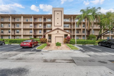 Condominio en venta en Pembroke Pines, Florida, 2 dormitorios, 97.73 m2 № 1982333 - foto 1