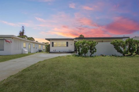 House in Daytona Beach, Florida 2 bedrooms, 115.01 sq.m. № 2129037