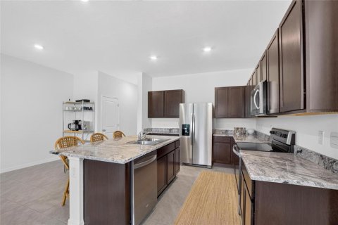 Townhouse in Plant City, Florida 3 bedrooms, 167.41 sq.m. № 2313341 - photo 7