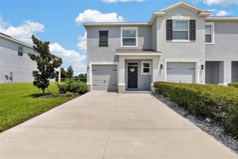 Townhouse in Plant City, Florida 3 bedrooms, 167.41 sq.m. № 2313341