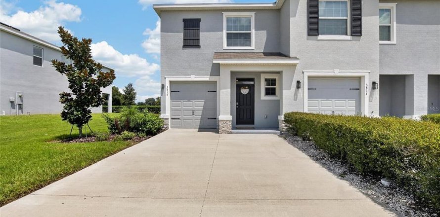 Townhouse in Plant City, Florida 3 bedrooms, 167.41 sq.m. № 2313341