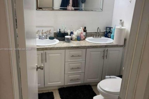 Снять в аренду таунхаус в Хайалиа, Флорида 2 спальни, 100.71м2, № 2006029 - фото 6