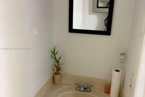 Снять в аренду таунхаус в Хайалиа, Флорида 2 спальни, 100.71м2, № 2006029 - фото 9