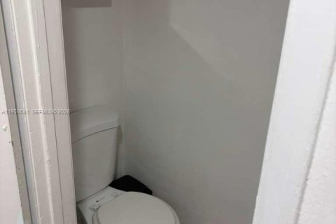 Снять в аренду таунхаус в Хайалиа, Флорида 2 спальни, 100.71м2, № 2006029 - фото 8