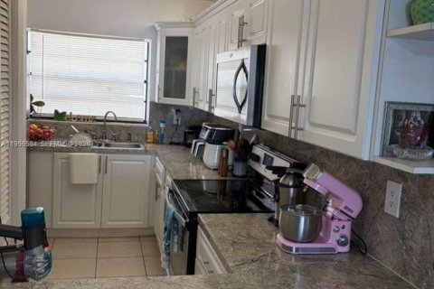 Снять в аренду таунхаус в Хайалиа, Флорида 2 спальни, 100.71м2, № 2006029 - фото 2