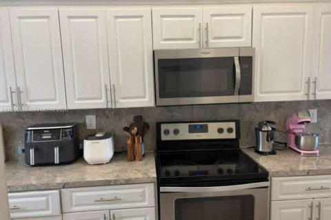 Таунхаус в Хайалиа, Флорида 2 спальни, 100.71м2 № 2006029