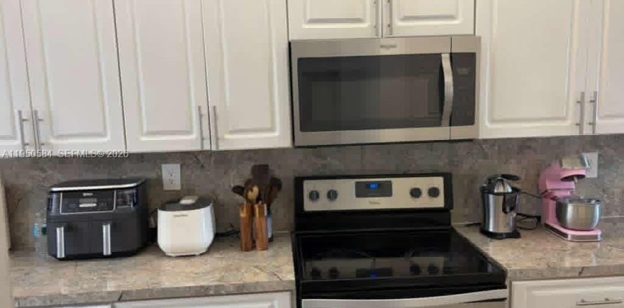 Таунхаус в Хайалиа, Флорида 2 спальни, 100.71м2 № 2006029