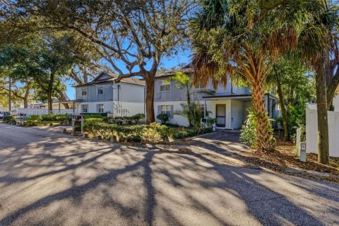 Propiedad comercial en venta en Tampa, Florida № 1990063 - foto 6