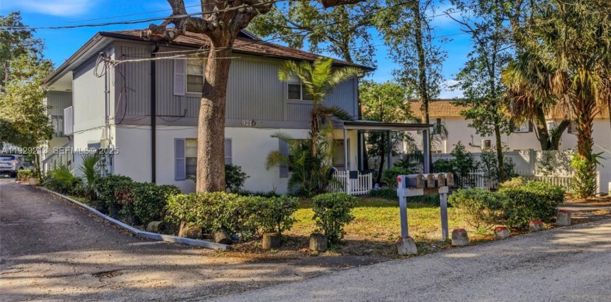 Propiedad comercial en Tampa, Florida № 1990063