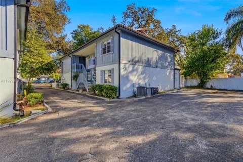 Propiedad comercial en venta en Tampa, Florida № 1990063 - foto 30